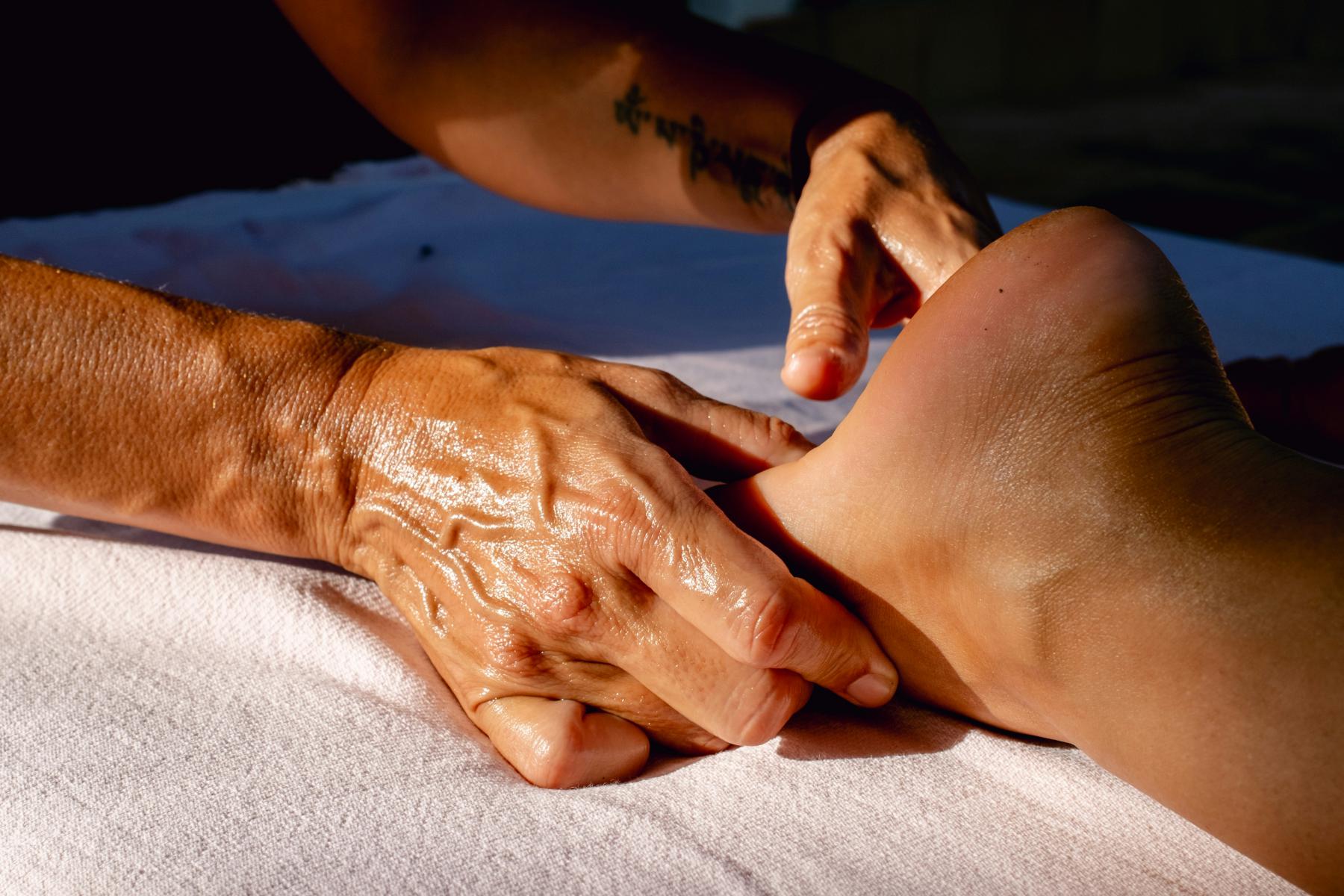 How Leg Massages Can Transform Your Skin: Techniques to Try