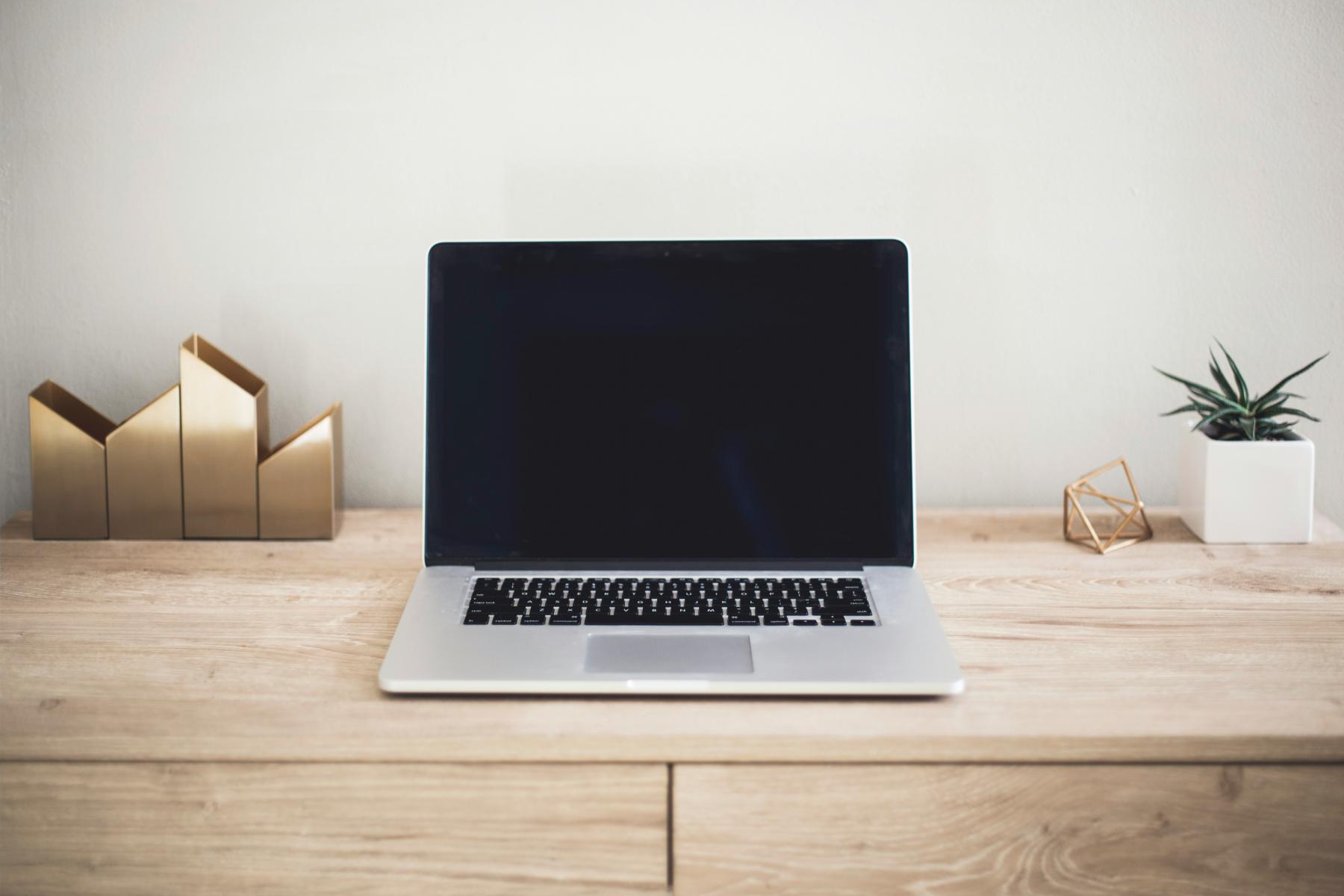 How screen time is messin' with your eyes and skin (and what to do about it)